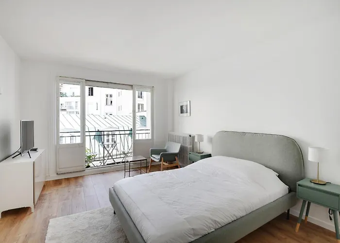 Bright Studio For 2 - Champs-Elysees